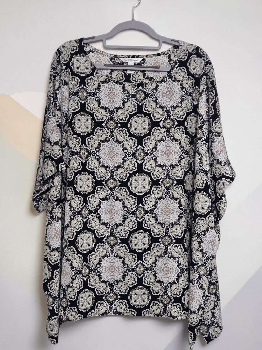 Croft & barrow Black and Cream Medallion Tunic